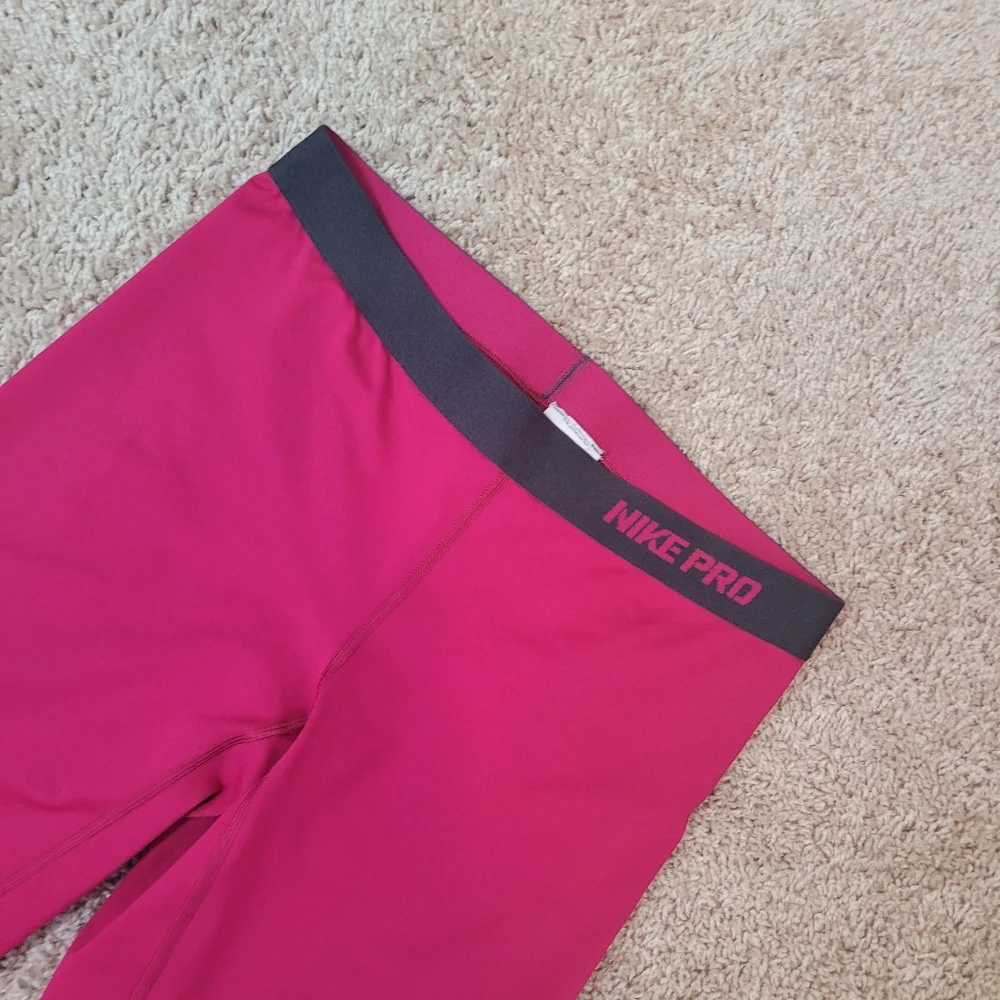 Nike pro Size Large Pink Fushia Cropped Legging Dri Fit athletic workout